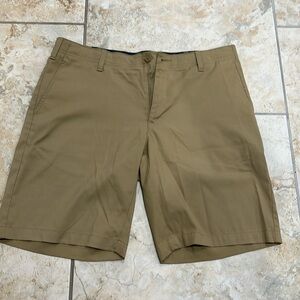 Men’s BCG Khaki Golf pants. Size 34W. Great conditionn